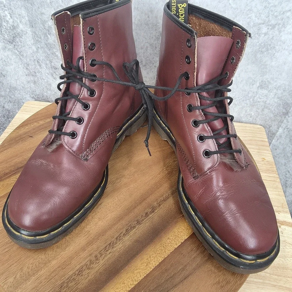 Dr Martens 1460 Boots Mens 9 Cherry Red Leather Moto Combat 8-Eye‎ England